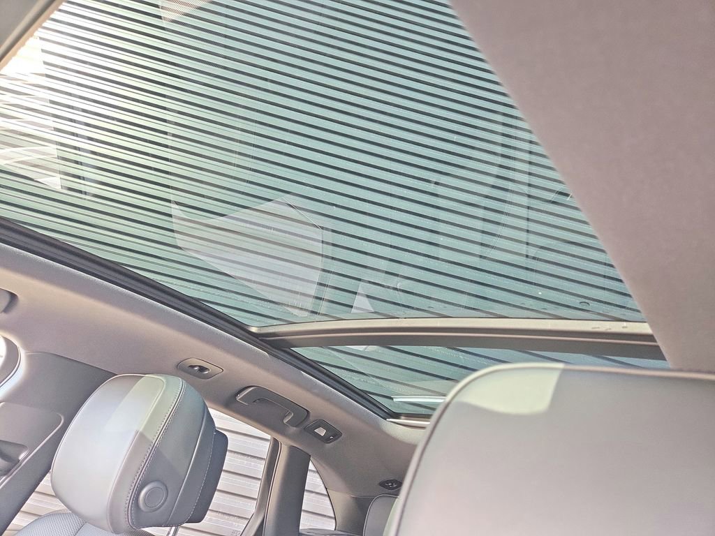 Certified 2022 Porsche Macan image 15