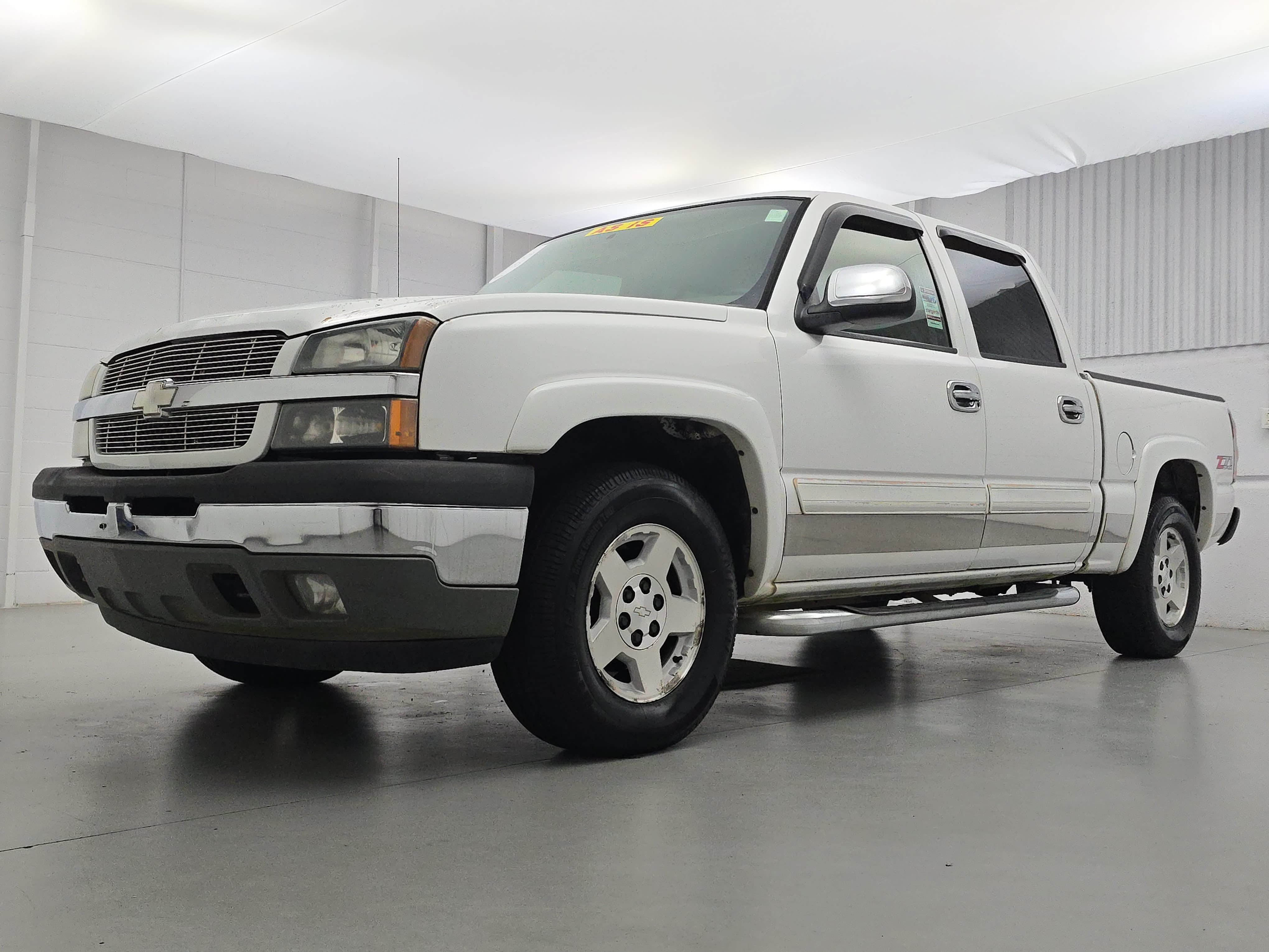 Used 2005 Chevrolet Silverado 1500 4x4 Crew Cab w/ Light Duty Power Package image 1