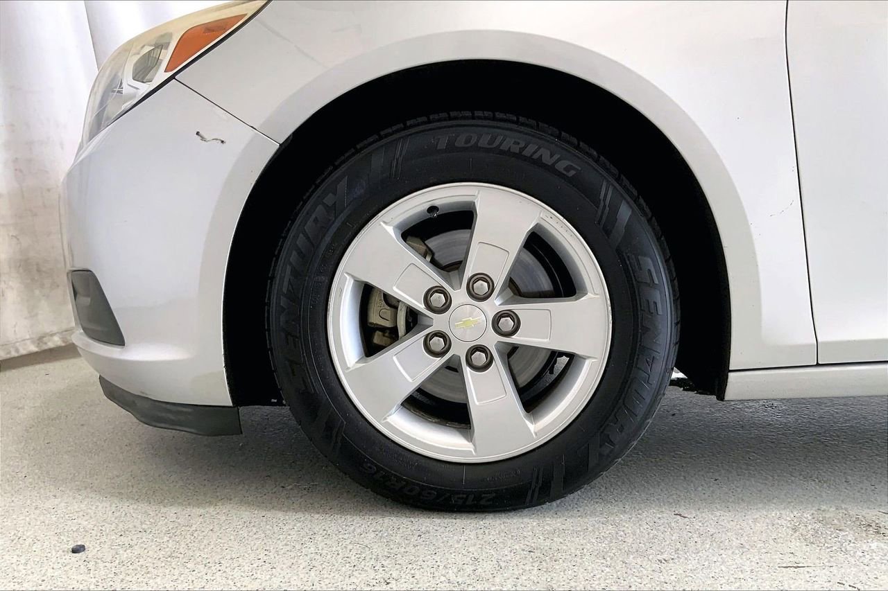 Used 2016 Chevrolet Malibu LT FWD image 6