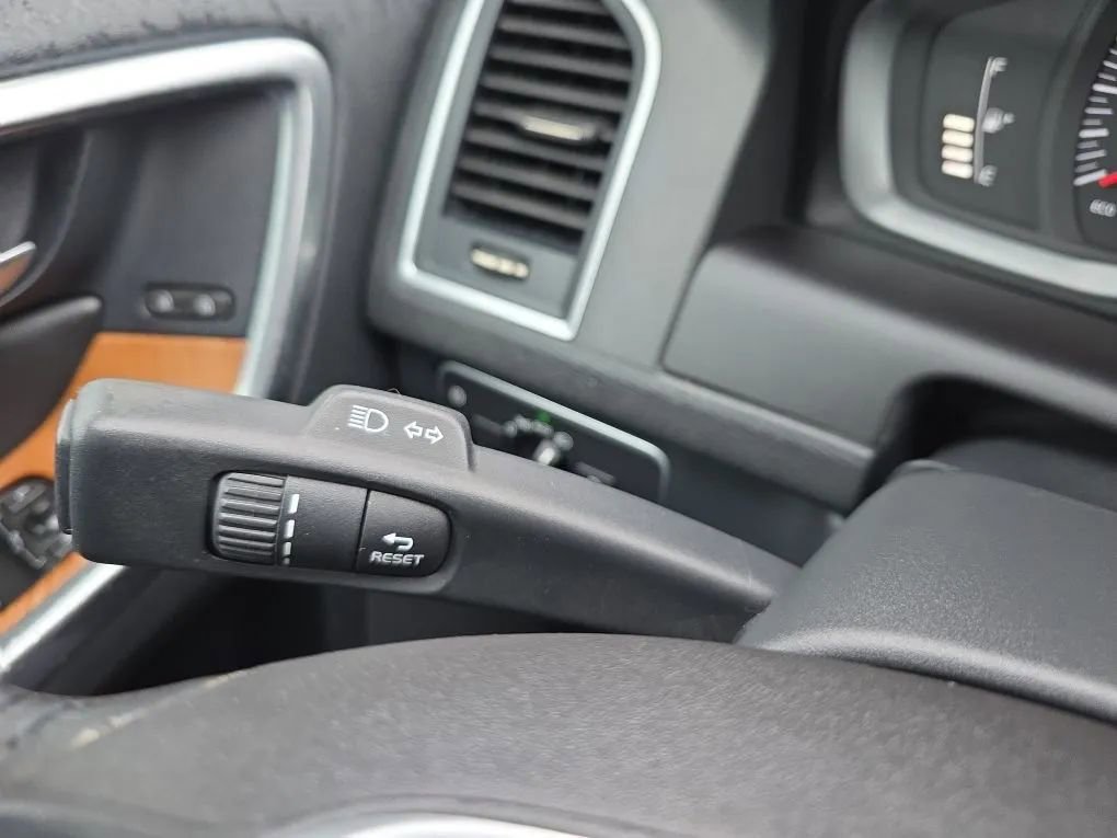 Used 2017 Volvo XC60 T5 Inscription image 22