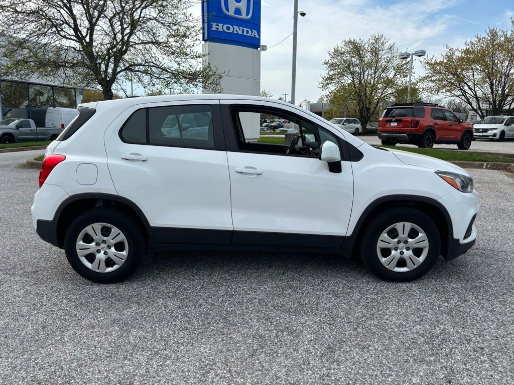 Used 2018 Chevrolet Trax LS FWD image 4