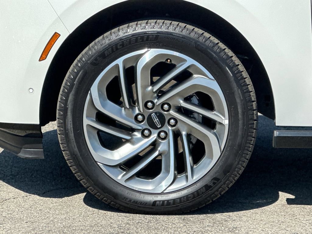 Certified 2025 Lincoln Navigator Reserve image 24