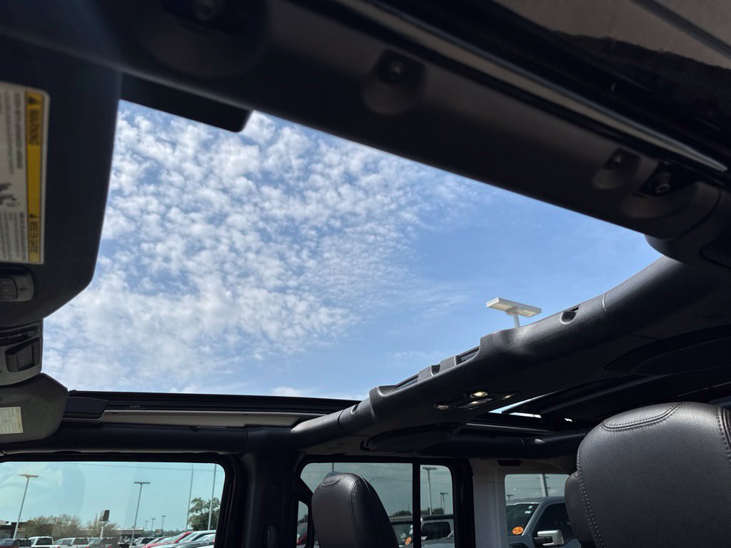 Certified 2023 Jeep Wrangler Unlimited Sahara w/ Cold Weather Group AWD/4WD image 5