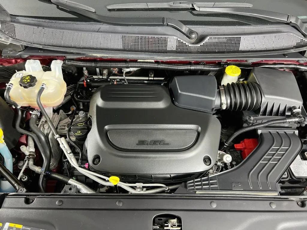 Used 2023 Chrysler Pacifica Limited FWD image 33