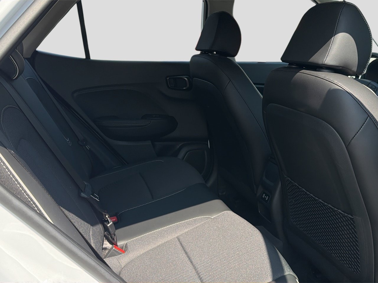 Certified 2024 Hyundai Venue Limited FWD image 26