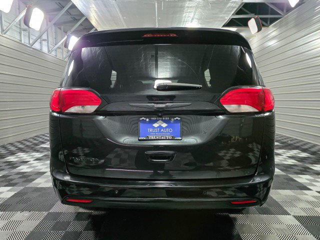 Used 2020 Chrysler Pacifica Touring w/ S Appearance Package image 6