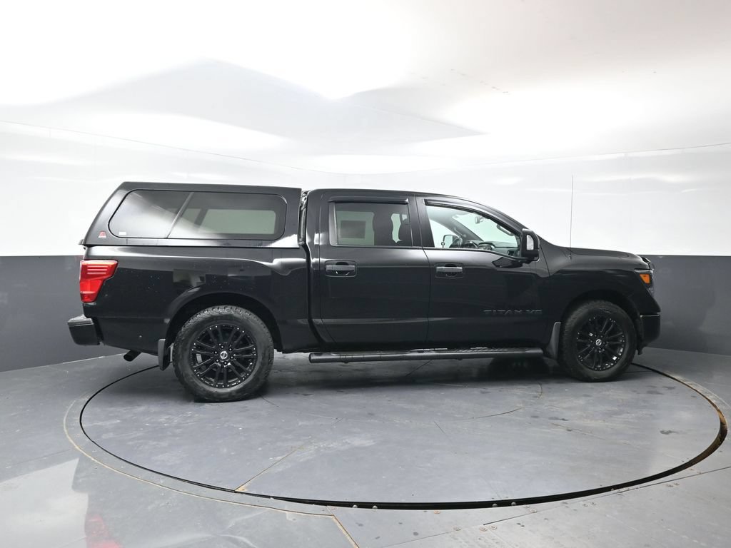 Used 2018 Nissan Titan SV AWD/4WD image 2