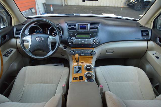 Used 2010 Toyota Highlander 4WD Hybrid w/ Extra Value Pkg 2 image 16
