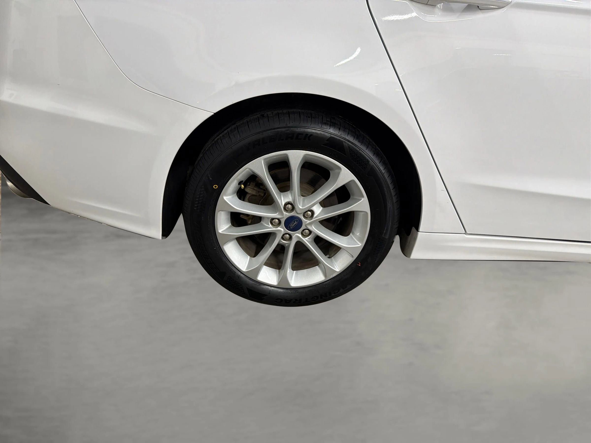 Used 2020 Ford Fusion SE FWD image 38