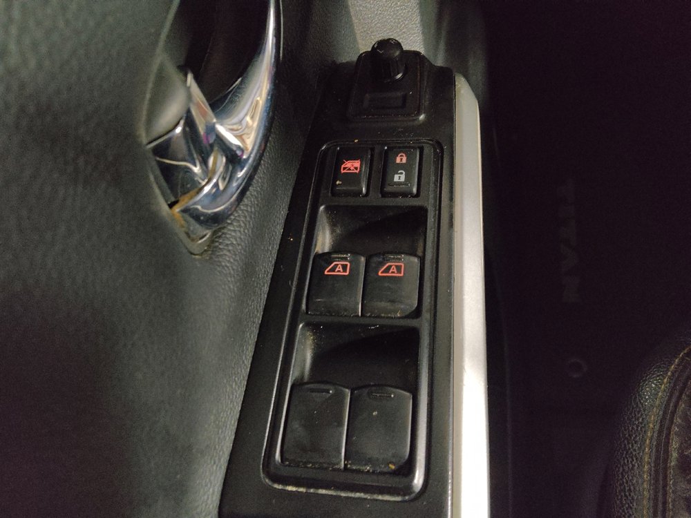 Used 2017 Nissan Titan SL image 27