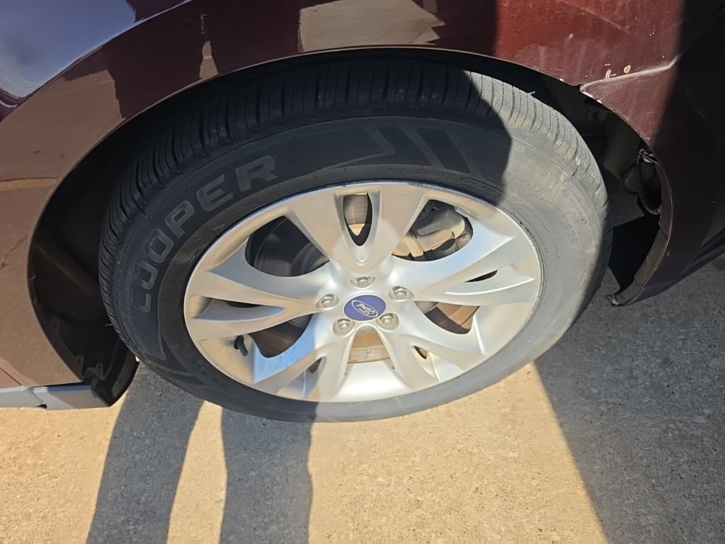 Used 2012 Ford Taurus SEL FWD image 12