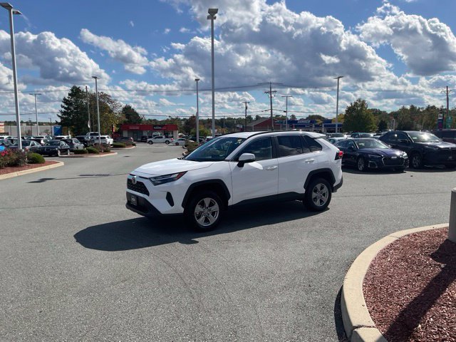 Used 2025 Toyota RAV4 XLE AWD/4WD image 1