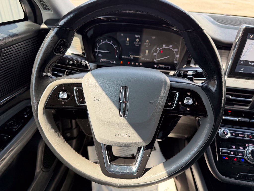 Used 2022 Lincoln Corsair AWD w/ Premium Package image 24
