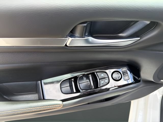 Certified 2025 Nissan Altima 2.5 SR FWD image 12