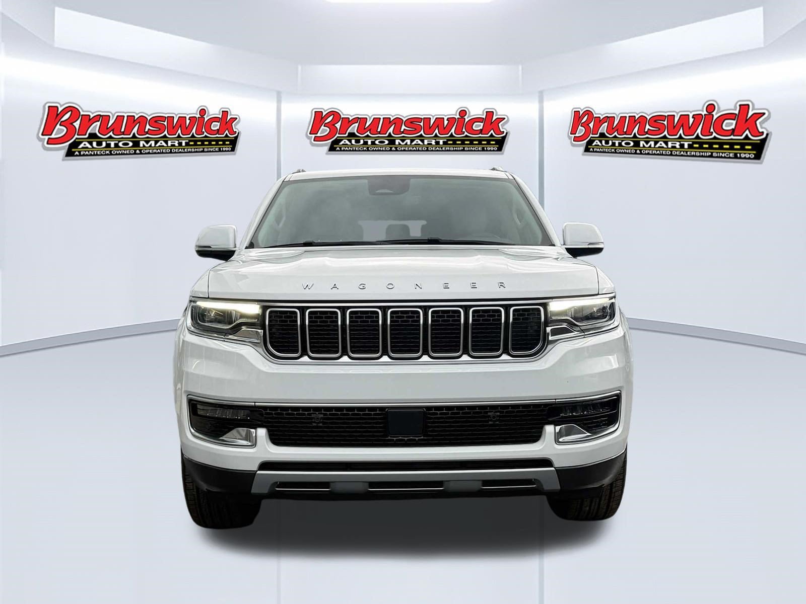 Used 2022 Jeep Wagoneer Series II AWD/4WD image 2