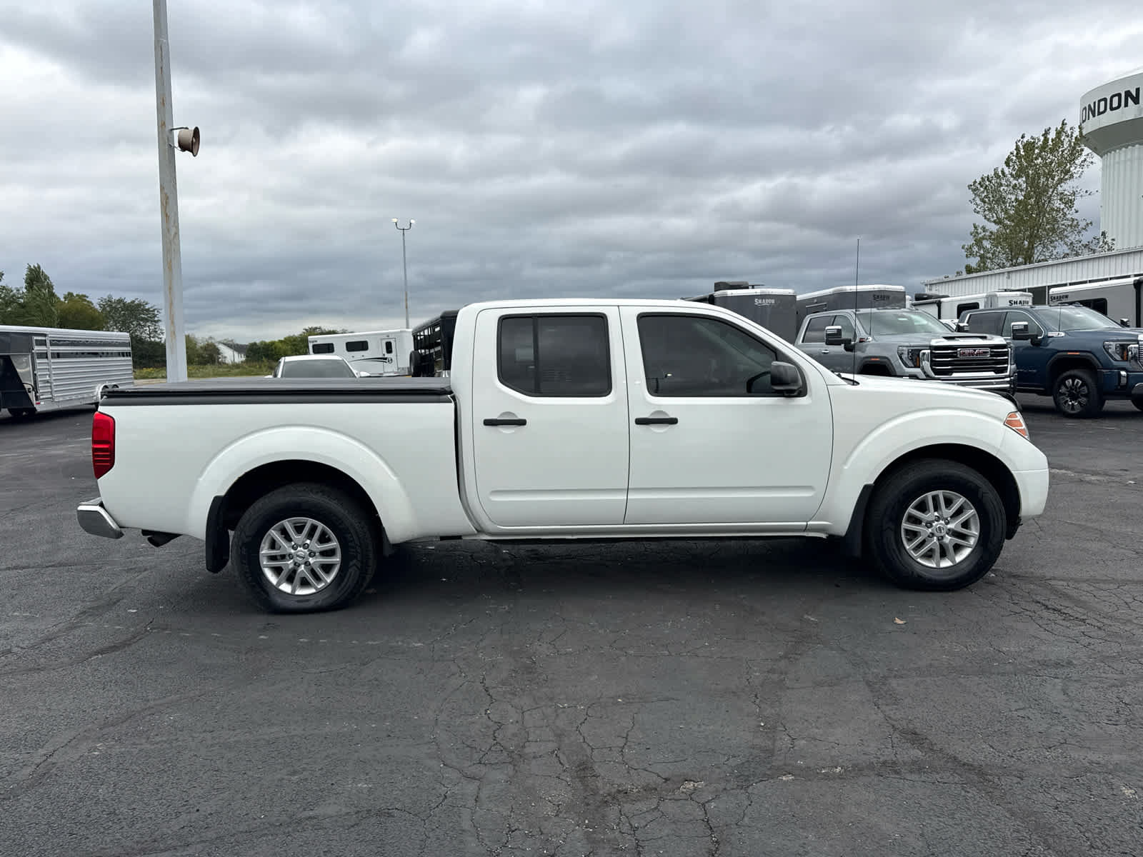 Used 2018 Nissan Frontier SV w/ Value Truck Package AWD/4WD image 5