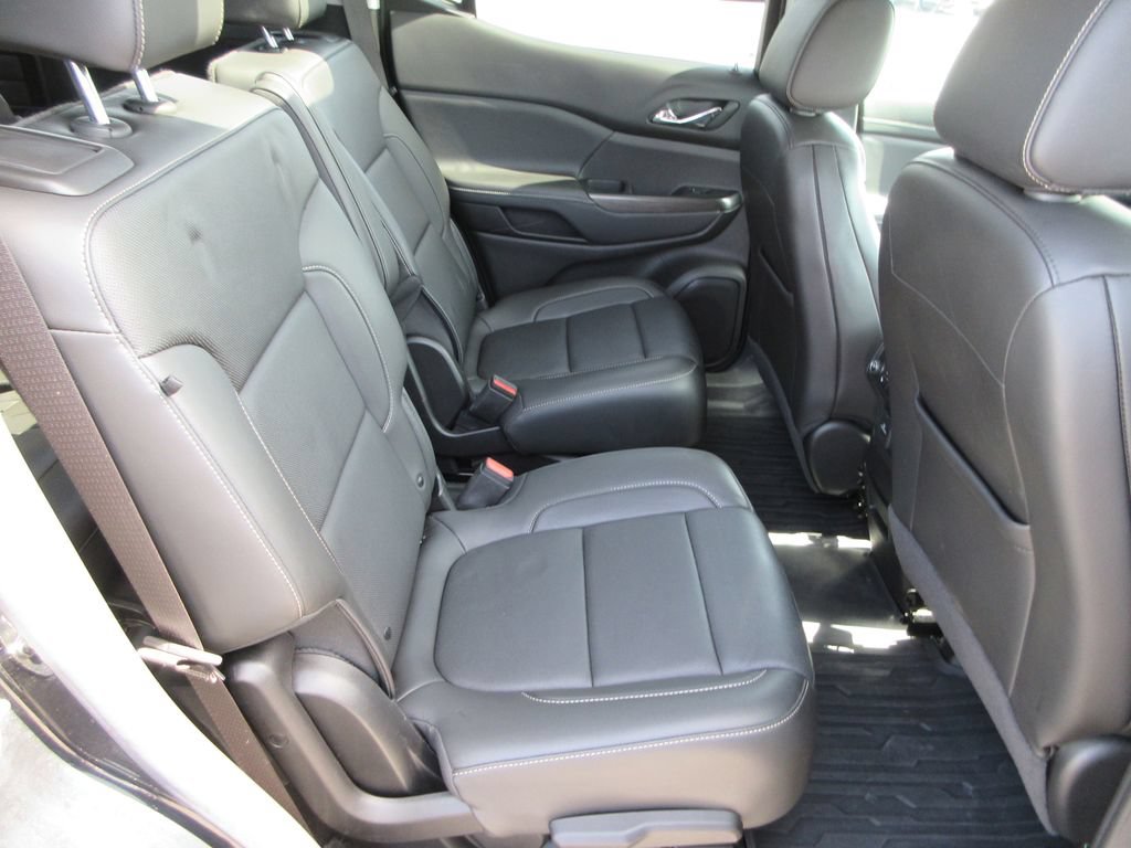 Used 2023 GMC Acadia SLT w/ Preferred Package FWD image 17