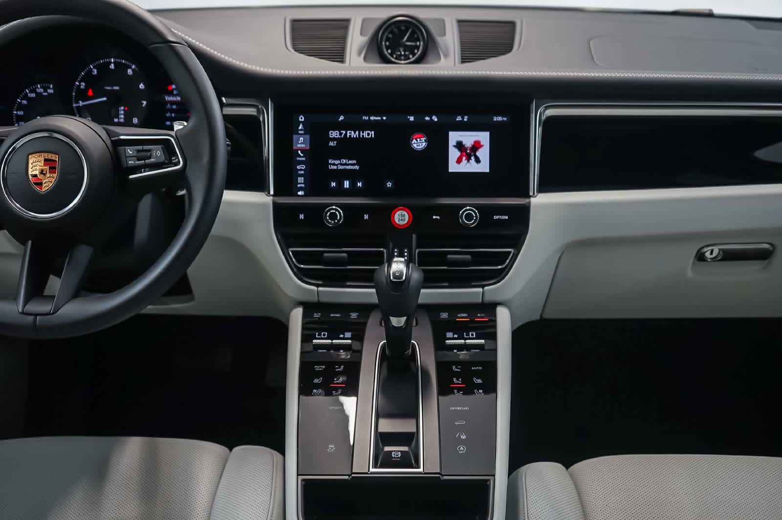 Certified 2026 Porsche Macan AWD/4WD image 19