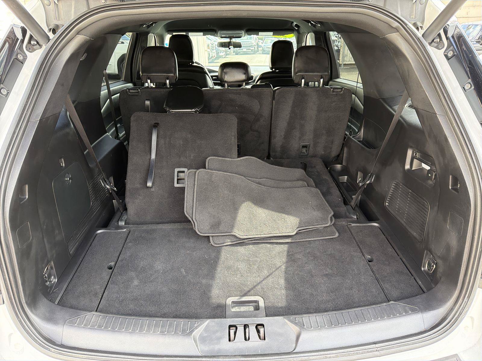 Used 2020 Ford Explorer XLT w/ Equipment Group 202A RWD image 24