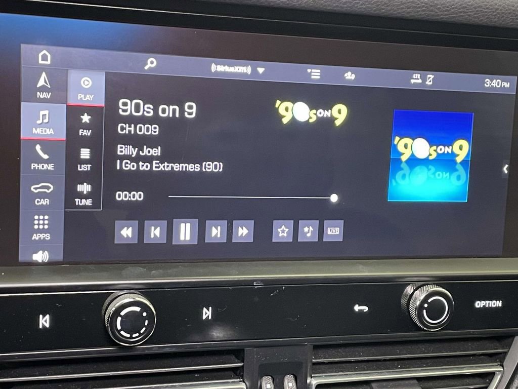 Certified 2022 Porsche Macan image 31