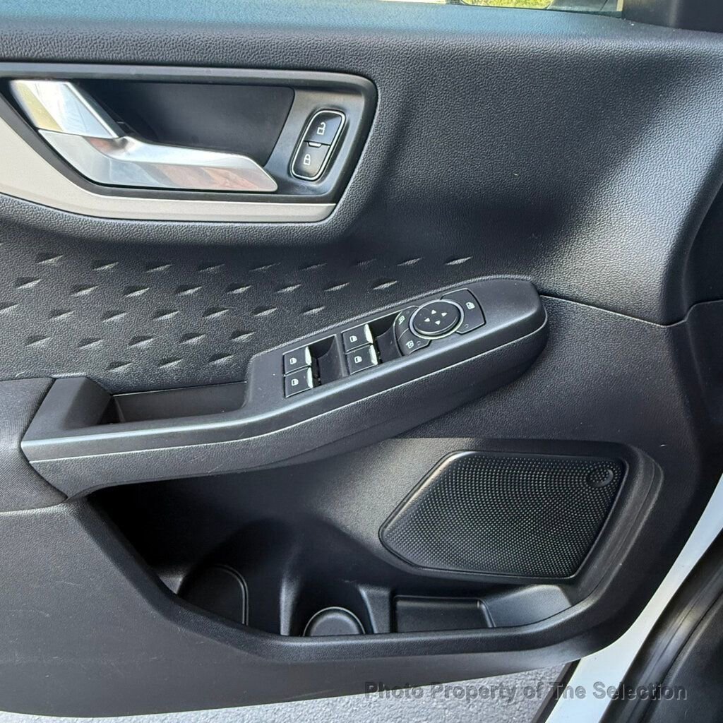 Used 2020 Ford Escape SE image 21