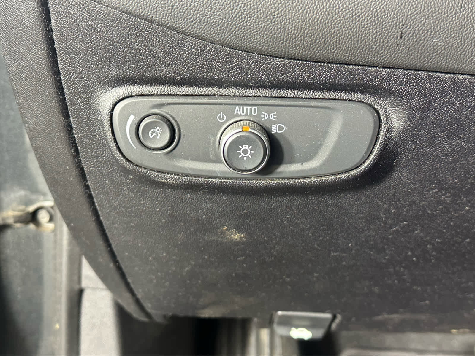 Used 2019 Chevrolet Equinox LT w/ Sun & Navigation Package image 16