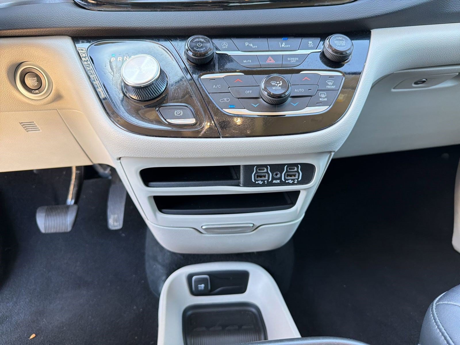 Certified 2024 Chrysler Pacifica Touring-L FWD image 18