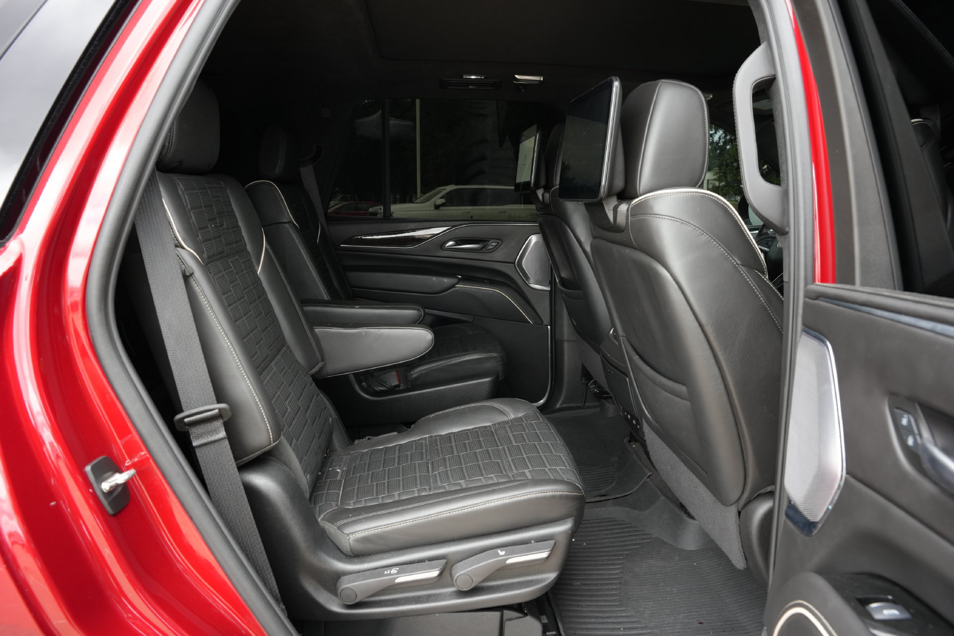 Certified 2024 Cadillac Escalade Sport Platinum w/ LPO, ONYX Package AWD/4WD image 22