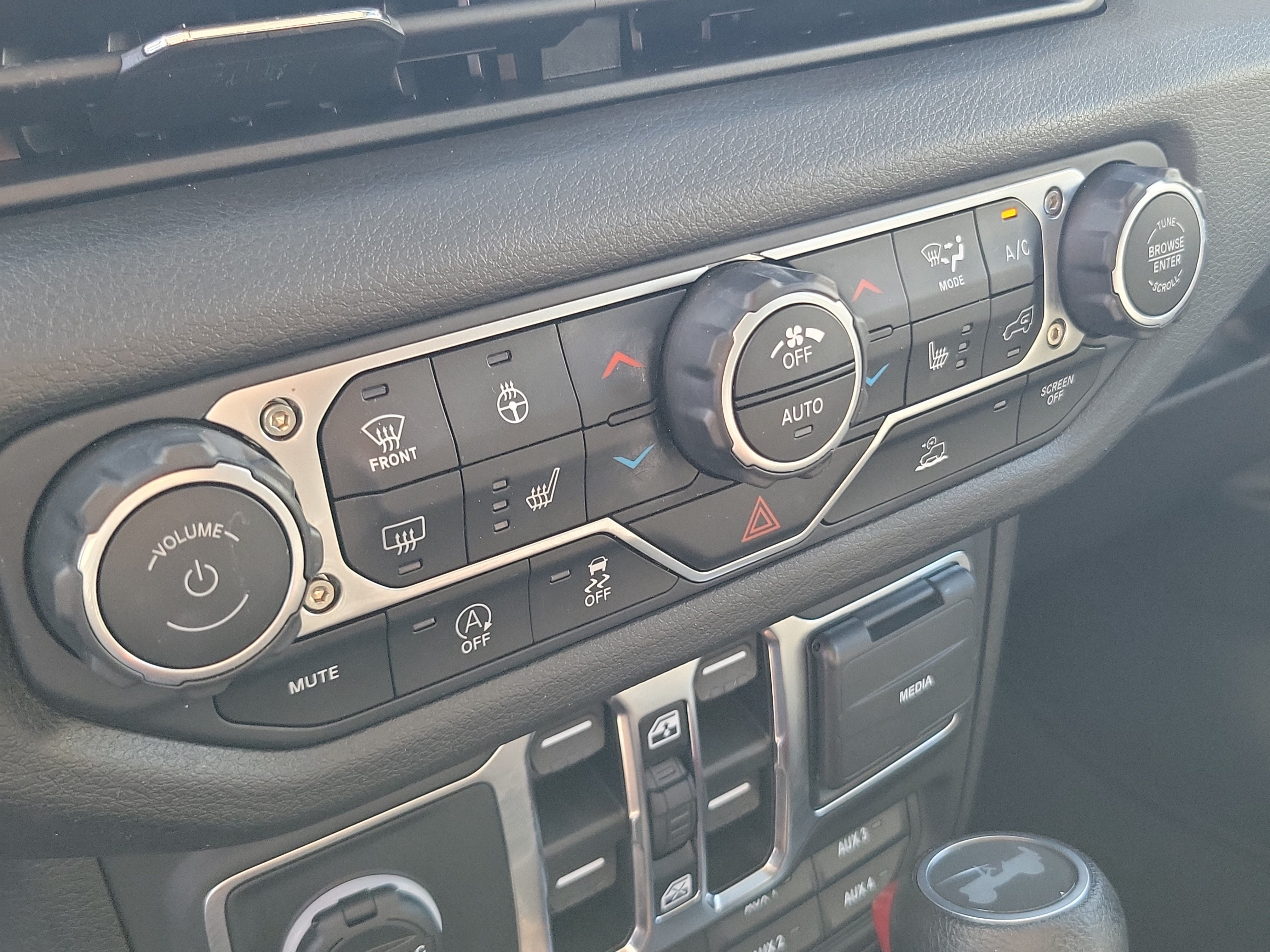 Used 2024 Jeep Wrangler Unlimited Sport AWD/4WD image 23
