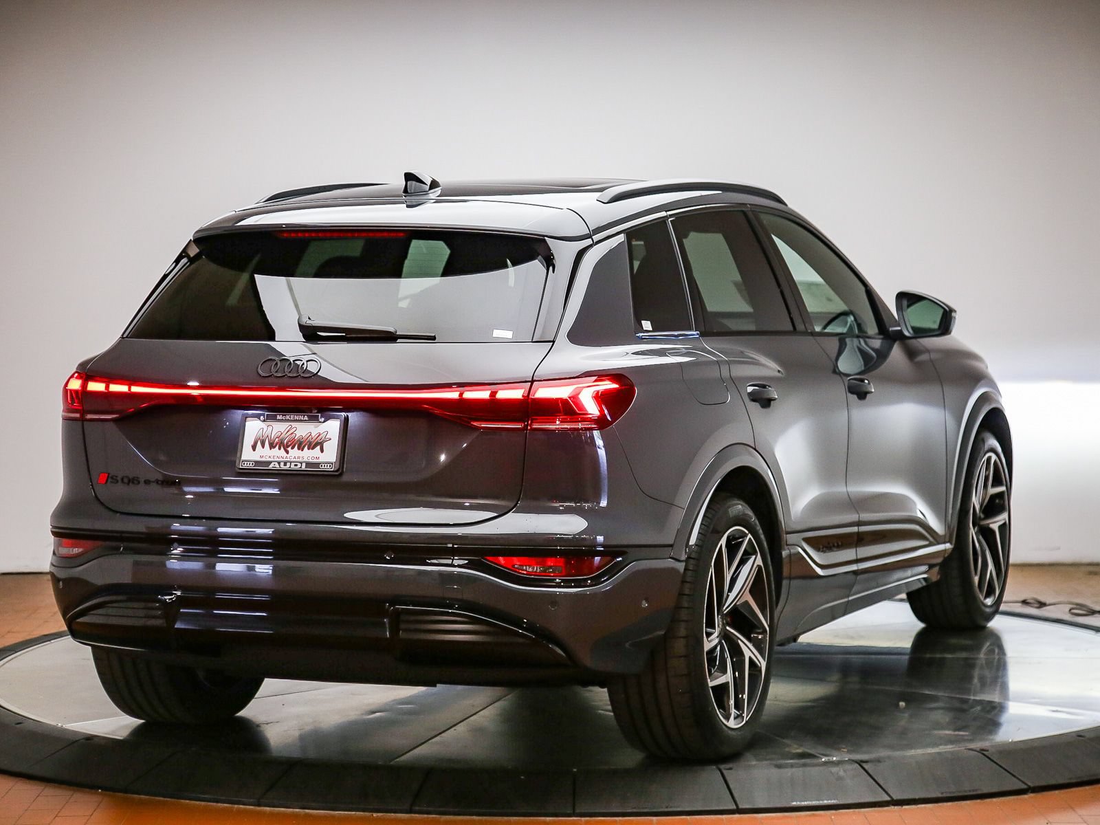 New 2027 Audi SQ6 e-tron Premium Plus AWD/4WD image 6