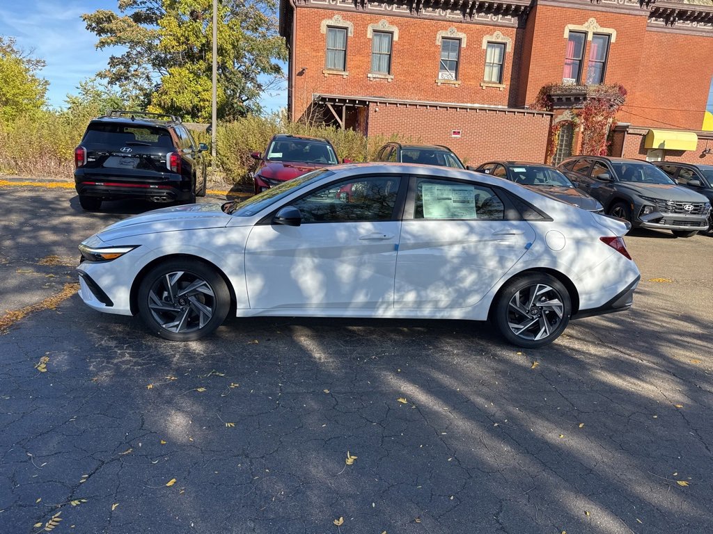 New 2025 Hyundai Elantra Sport image 4