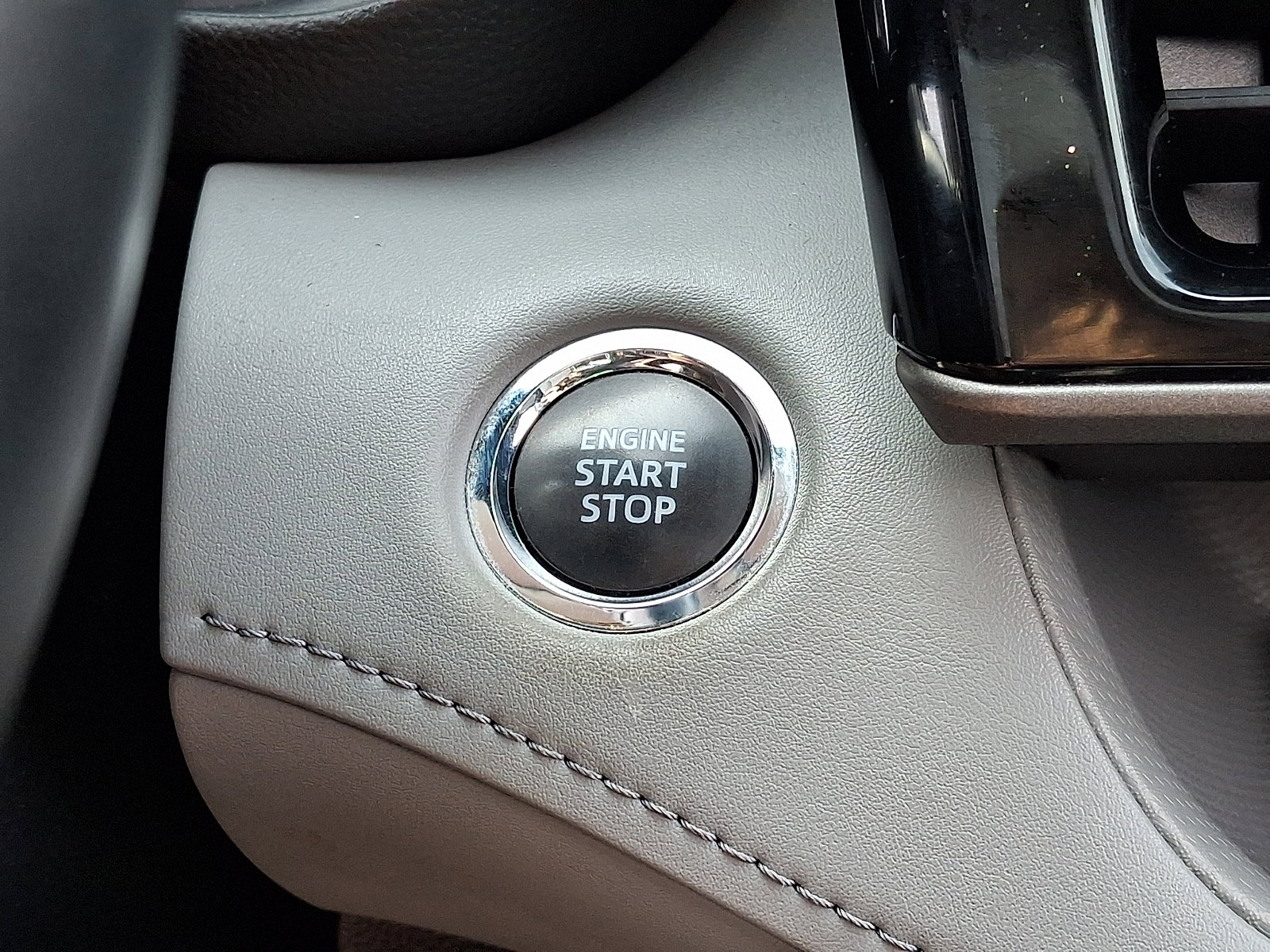 Used 2023 Toyota Highlander XLE FWD image 31