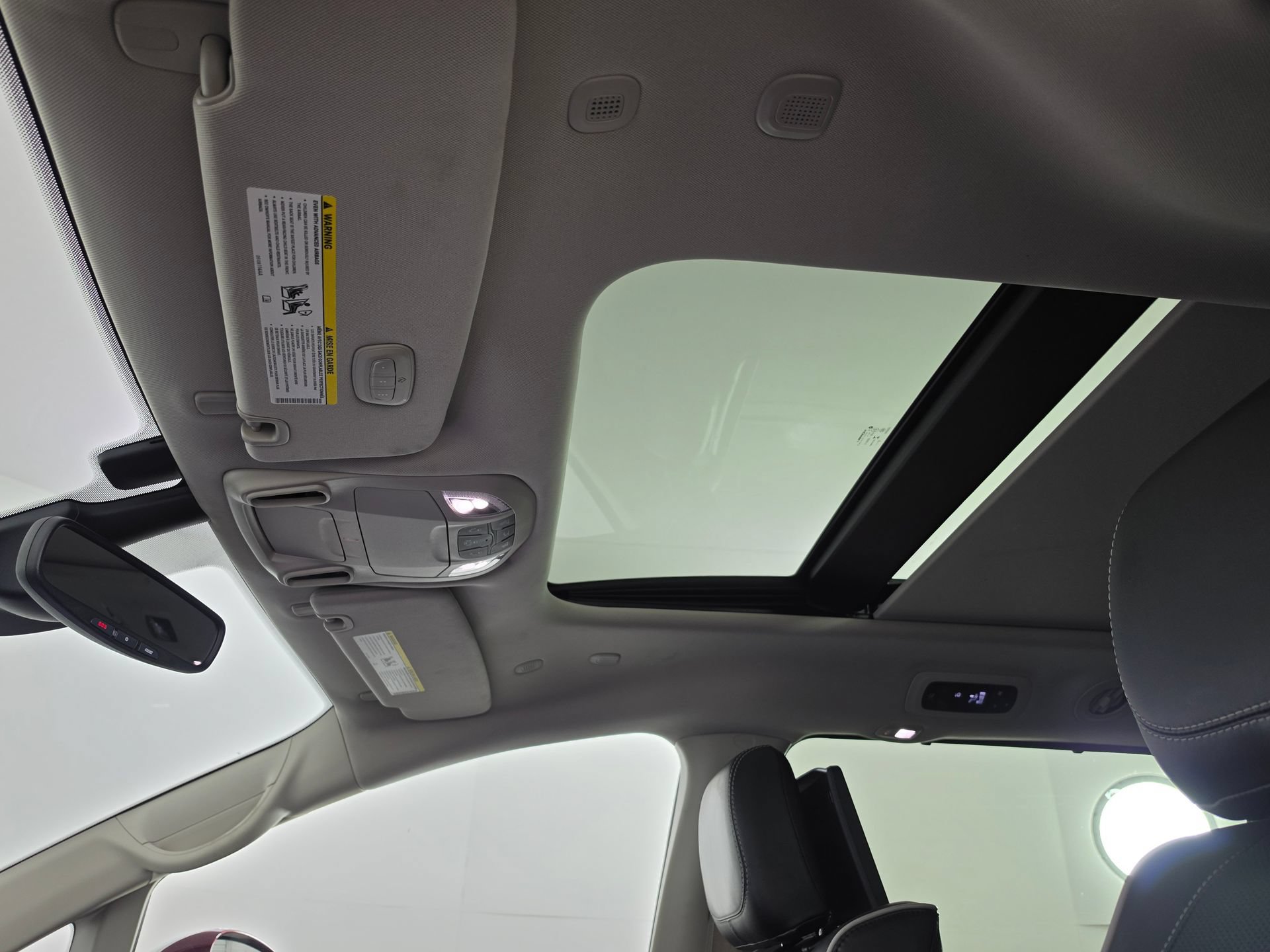 Used 2022 Chrysler Pacifica Limited w/ Uconnect Theater Family Group FWD image 35