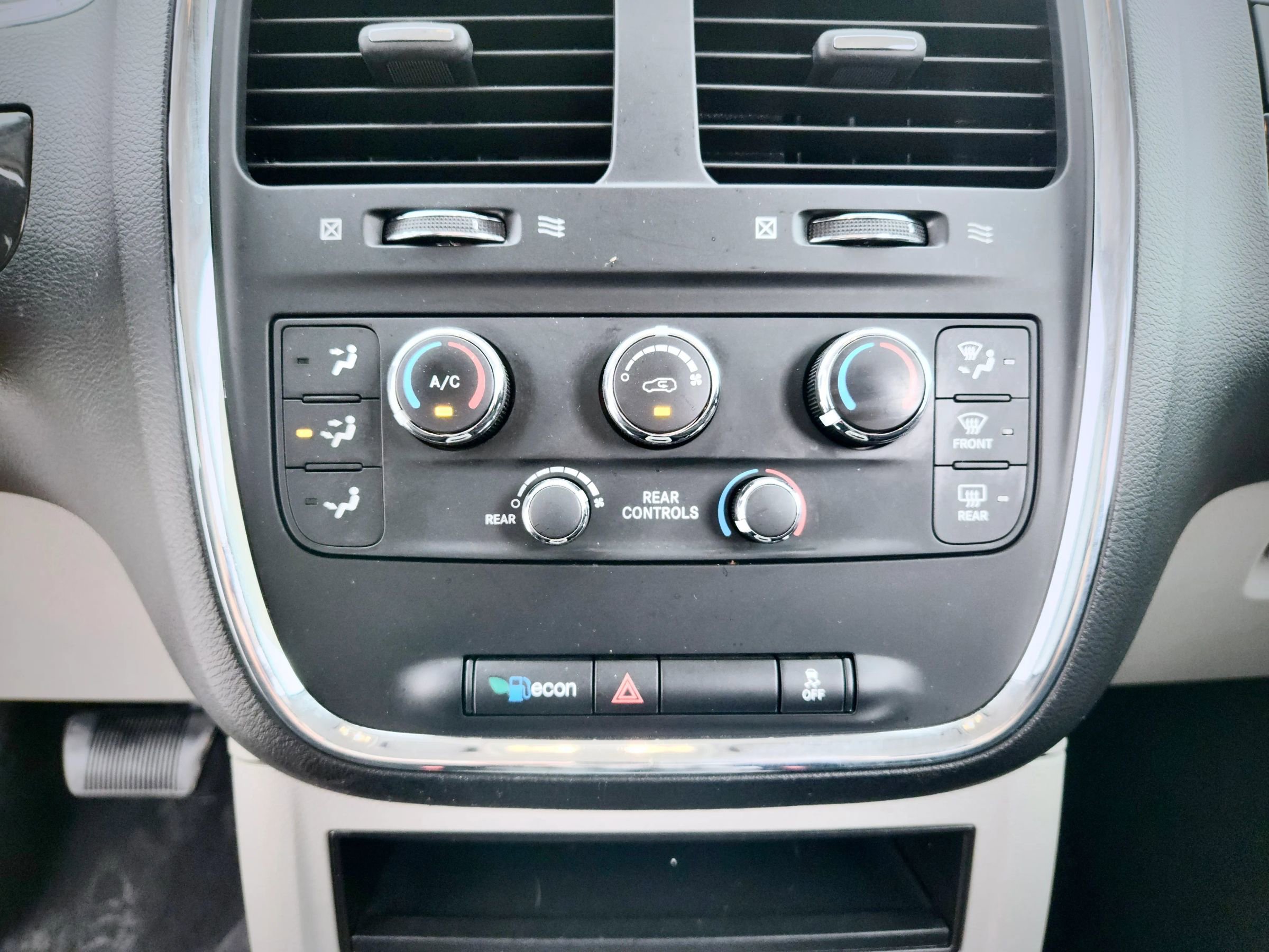 Used 2015 Dodge Grand Caravan SE w/ Quick Order Package 29E SE image 41