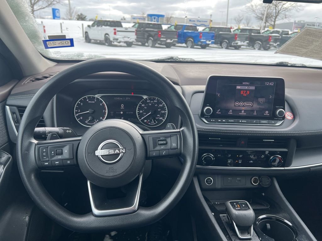 Used 2023 Nissan Rogue S image 22