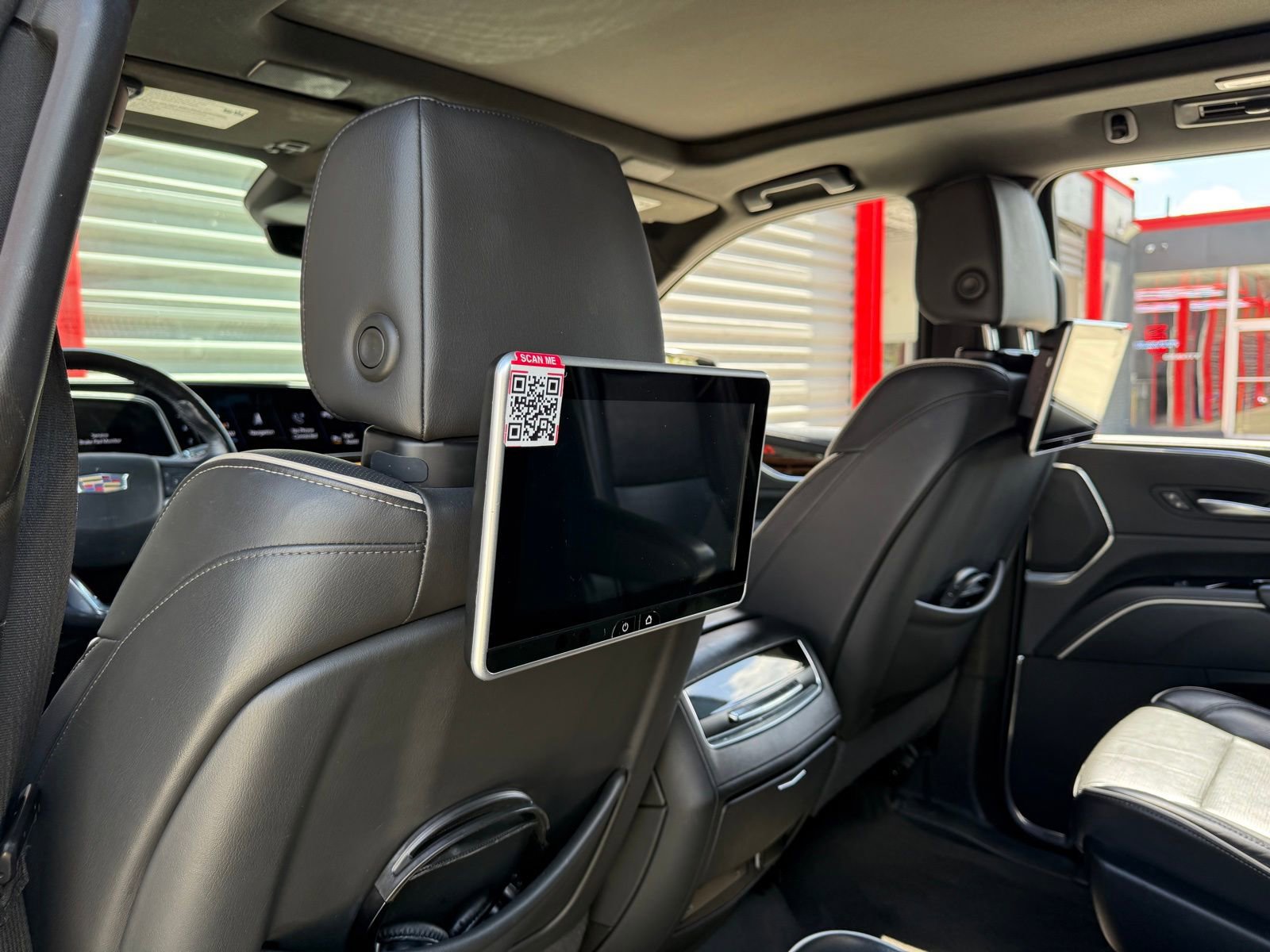 Used 2023 Cadillac Escalade Premium Luxury image 18