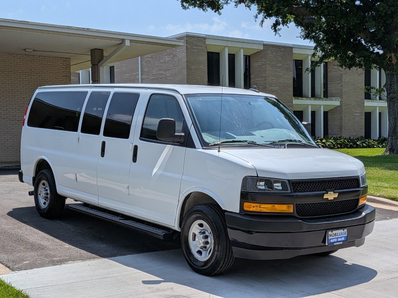 Used 2023 Chevrolet Express 3500 LS RWD image 3