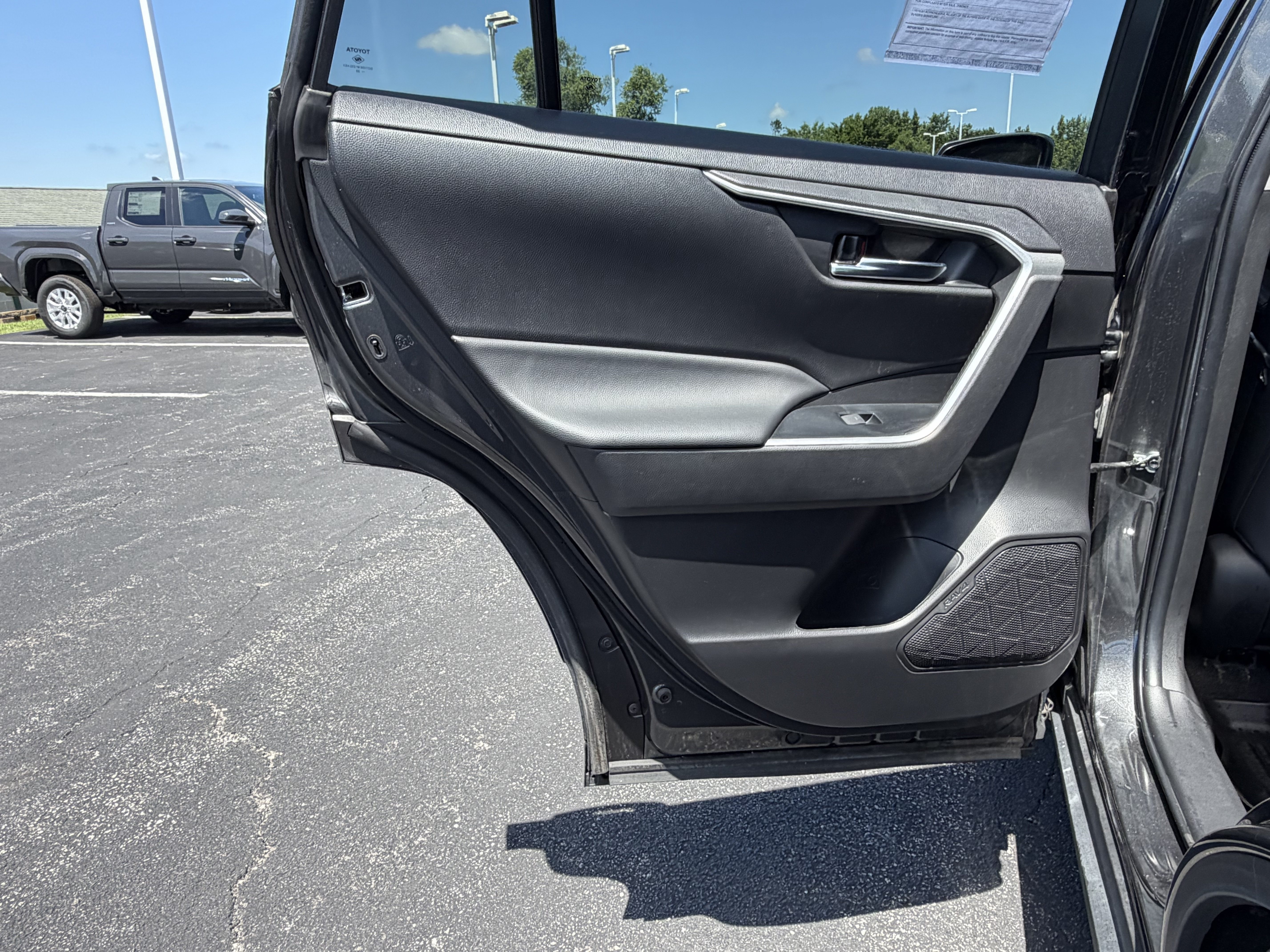 Used 2023 Toyota RAV4 XLE Premium AWD/4WD image 25