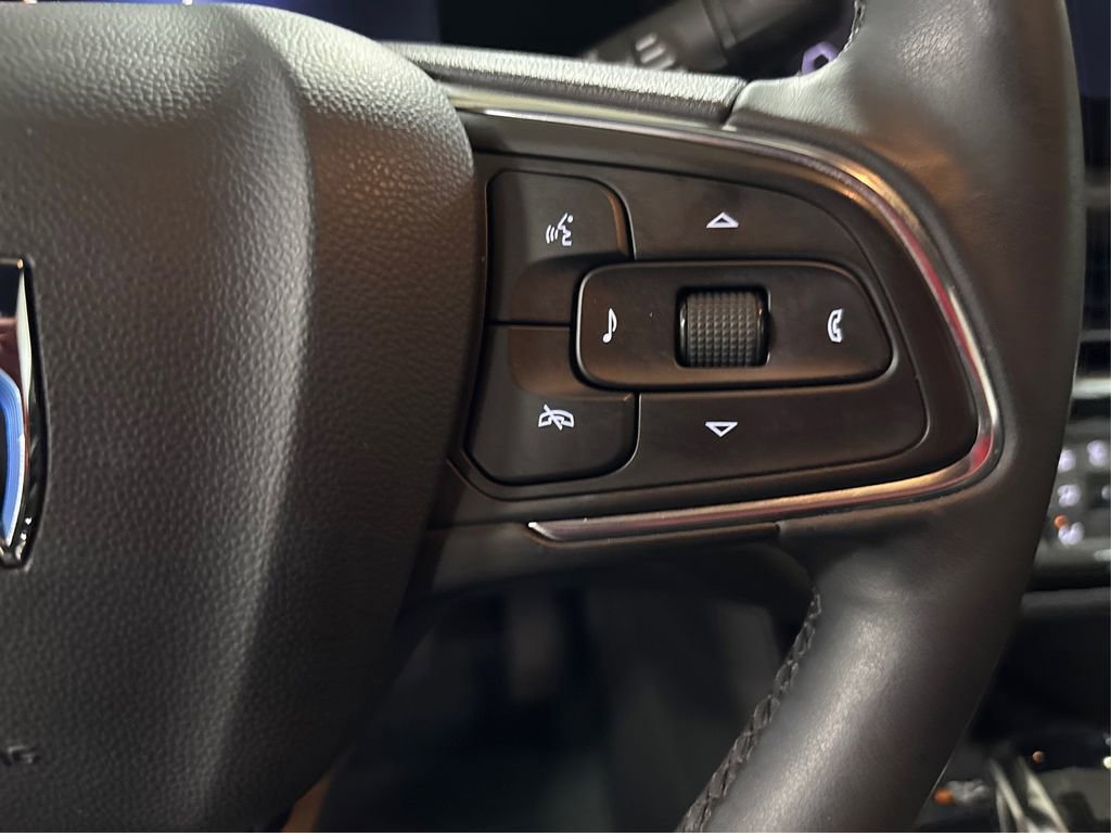 Used 2025 Buick Envista Sport Touring w/ Convenience I Package FWD image 28