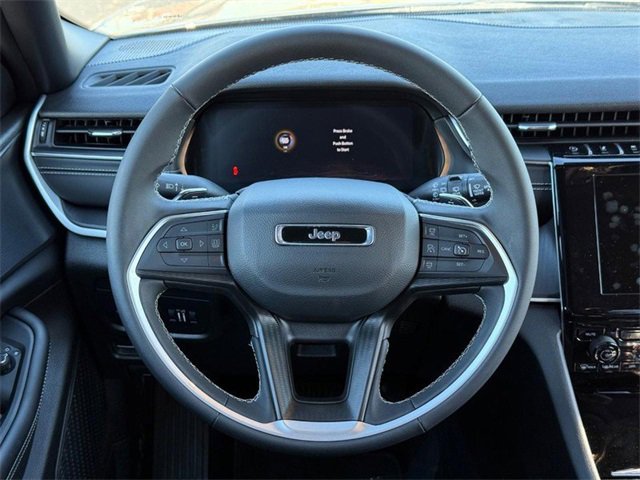 Used 2025 Jeep Grand Cherokee Laredo X image 14