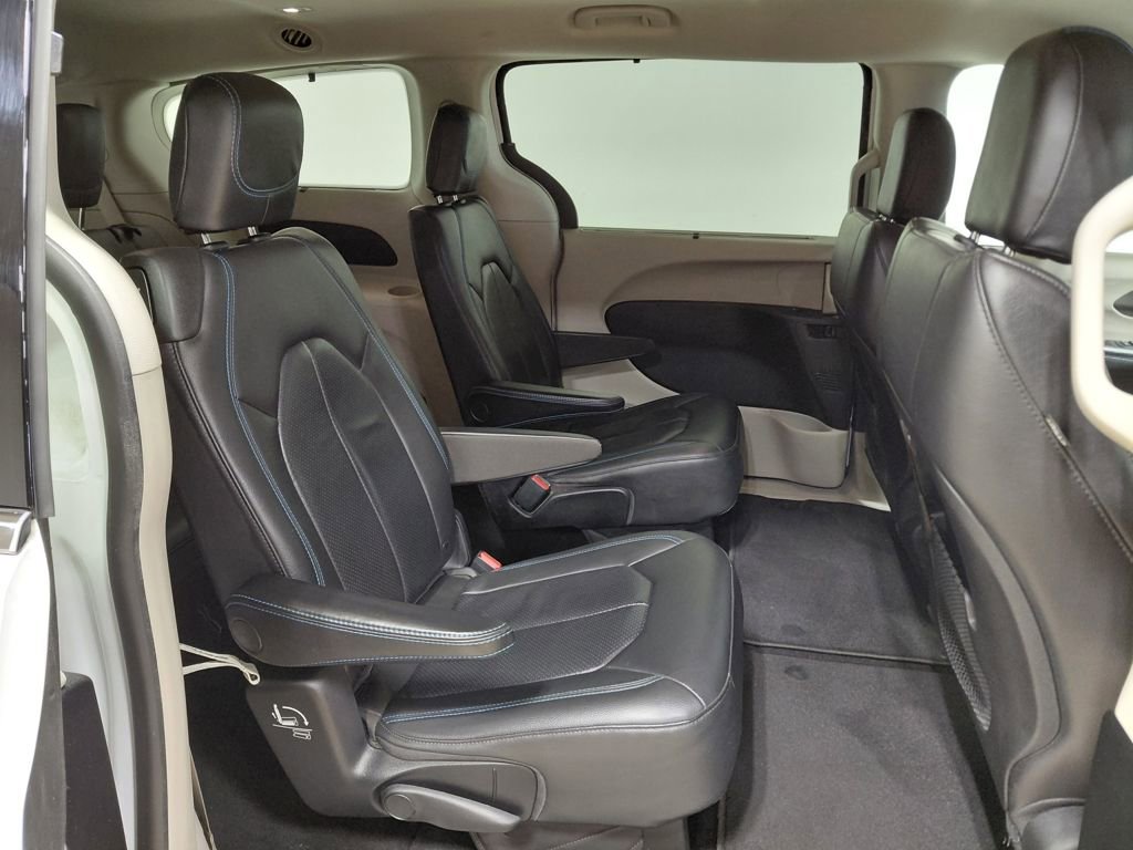 Certified 2021 Chrysler Pacifica Touring-L image 47