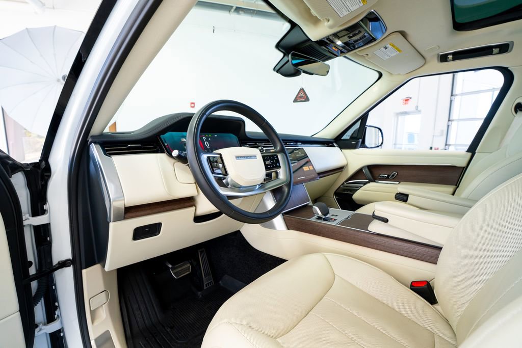 Used 2024 Land Rover Range Rover Long Wheelbase SE image 31