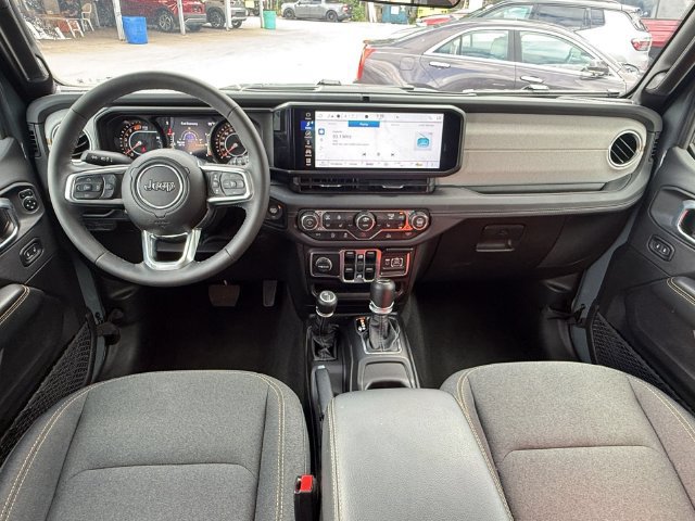 Used 2026 Jeep Wrangler Unlimited Sahara AWD/4WD image 16