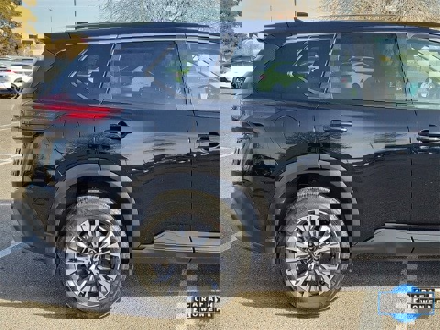 Certified 2023 Nissan Rogue SV image 4