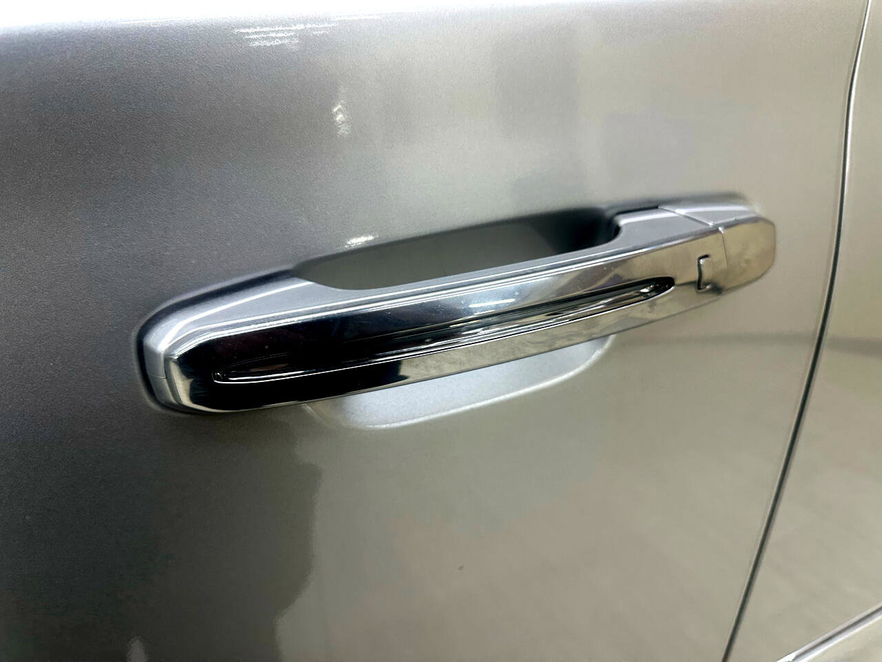 Used 2017 Cadillac Escalade Platinum image 15