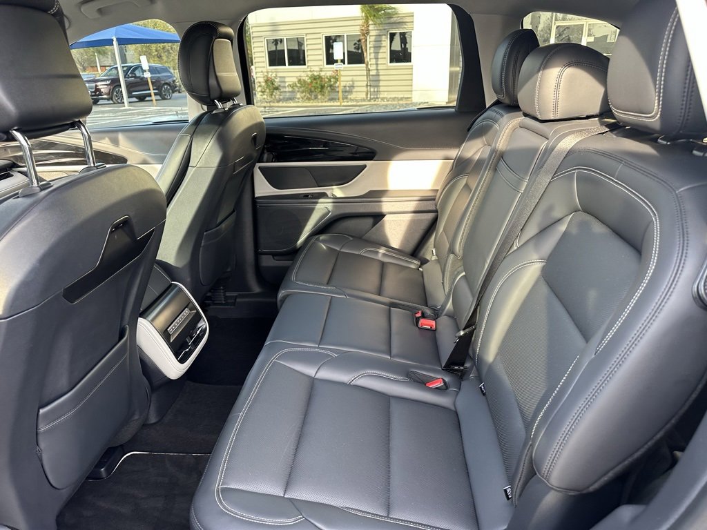 Used 2024 Lincoln Nautilus Premier image 17