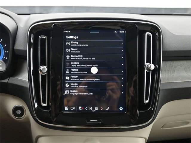 Used 2024 Volvo XC40 B5 Plus w/ Protection Package Premier image 15
