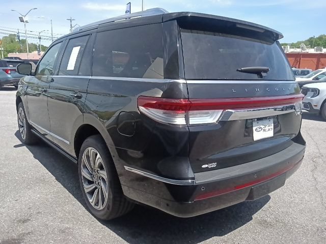 Used 2024 Lincoln Navigator Reserve AWD/4WD image 5