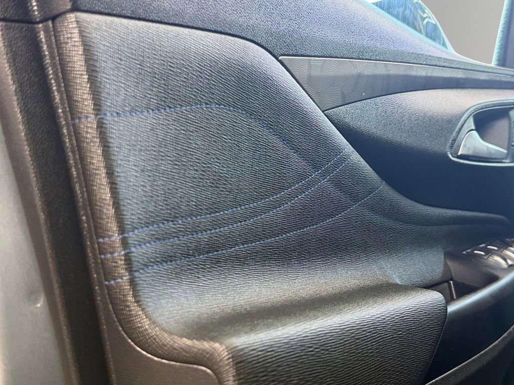 Used 2025 Buick Envista Sport Touring image 25