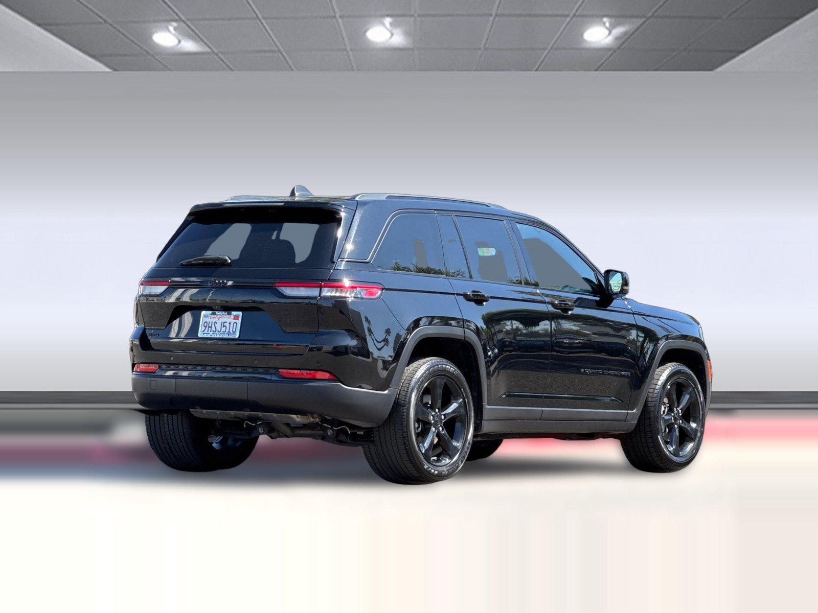 Used 2023 Jeep Grand Cherokee Altitude AWD/4WD image 8